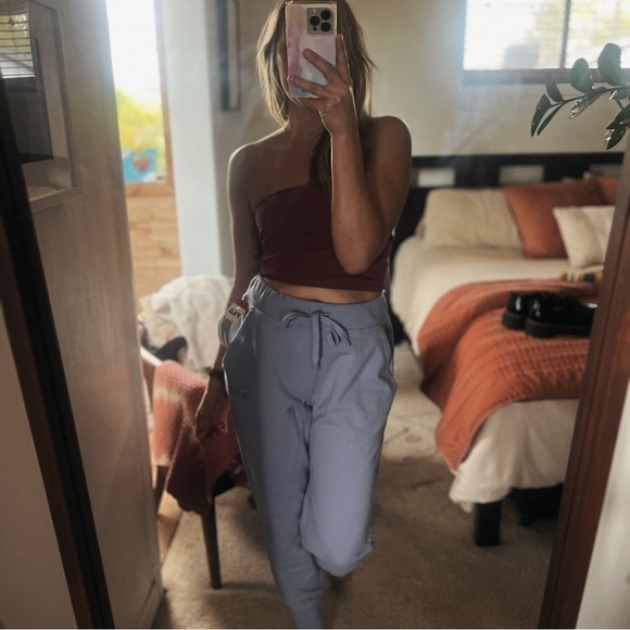 🔻 SOLD 🔻FILA Joggers - Picture 2 of 8